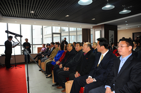 上海張大千大風(fēng)堂藝術(shù)中心洛陽(yáng)分中心揭牌儀式在開元礦業(yè)集團(tuán)舉行